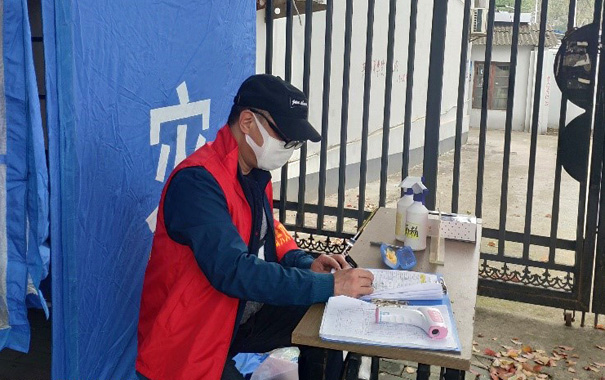 越是特殊時期 越要彰顯黨員本色 ——記武漢病毒所組織人事處黨員梁軍